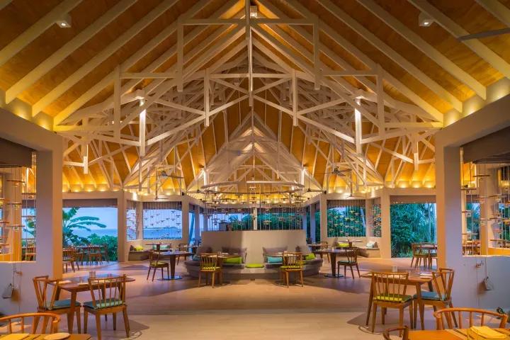 Dhigali-Maldives-Facilities-Restaurant-Capers-Dining-Area-1-sm.webp