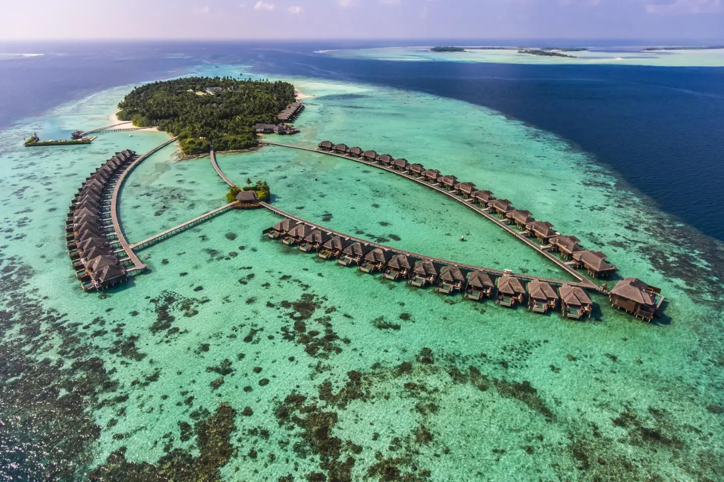 Surf at luxury 5 star hotel Ayada Maldives and save 40% for 7 nights