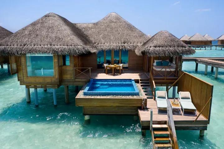 Lagoon Bungalow With Pool