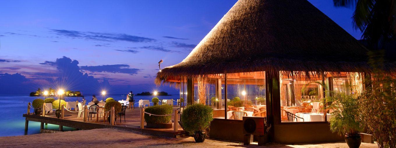 Sunset Bar at Adaaran Hudhuranfushi.jpg