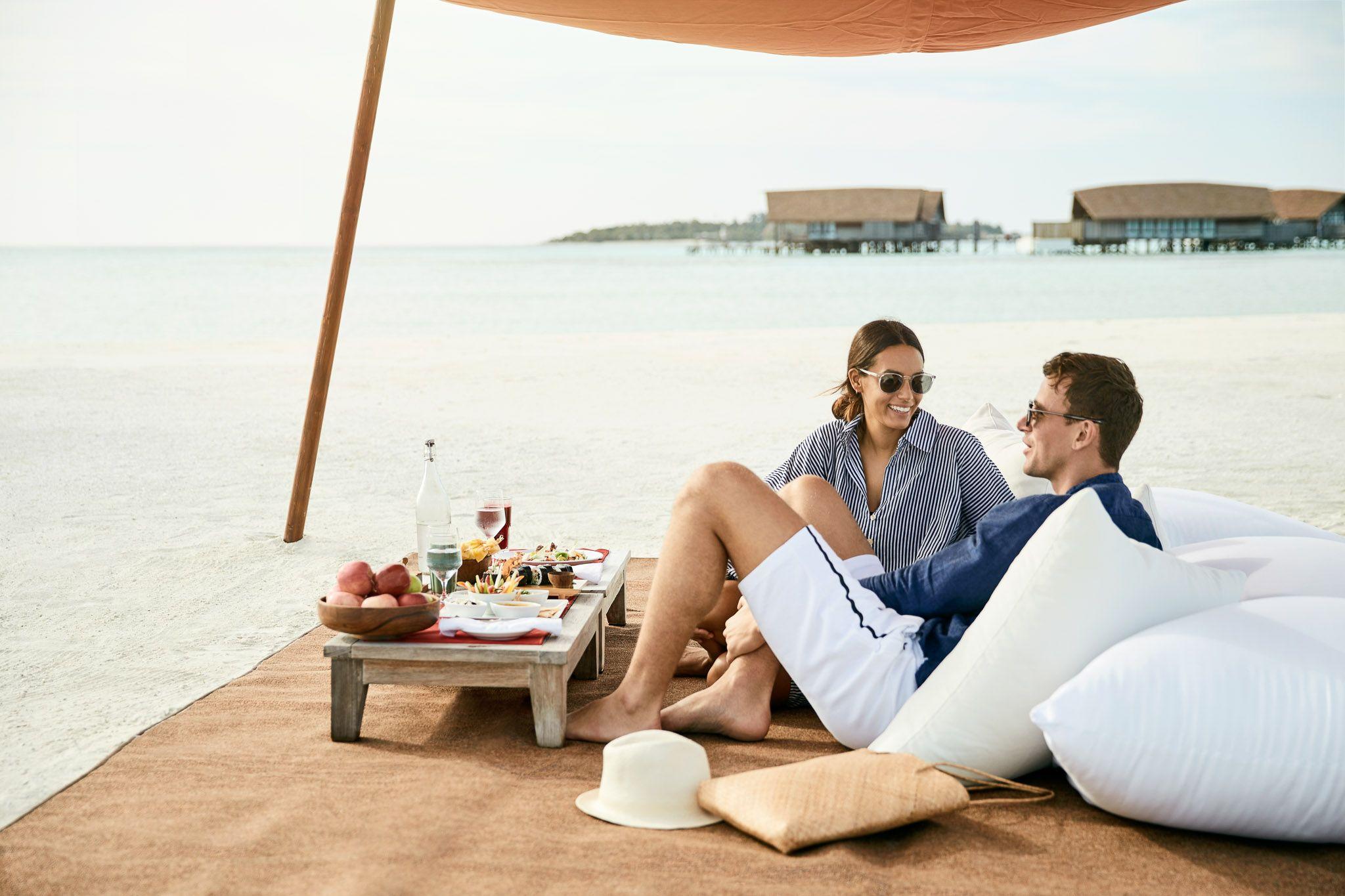 COMO CCI - Activities - Excursions - Sandbank Picnic.jpg