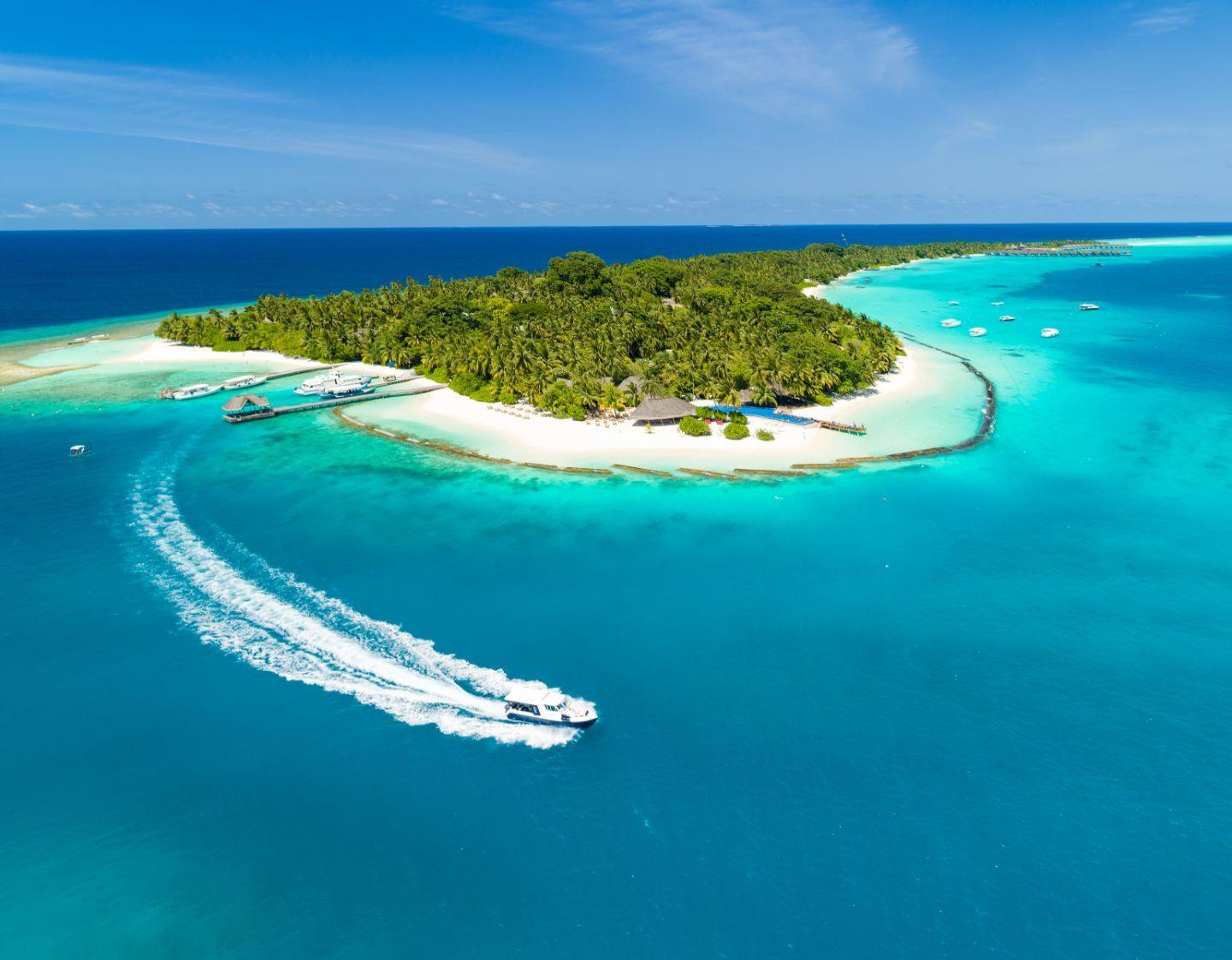 Kuramathi-Maldives-Resort-Aerial-Boat.jpg