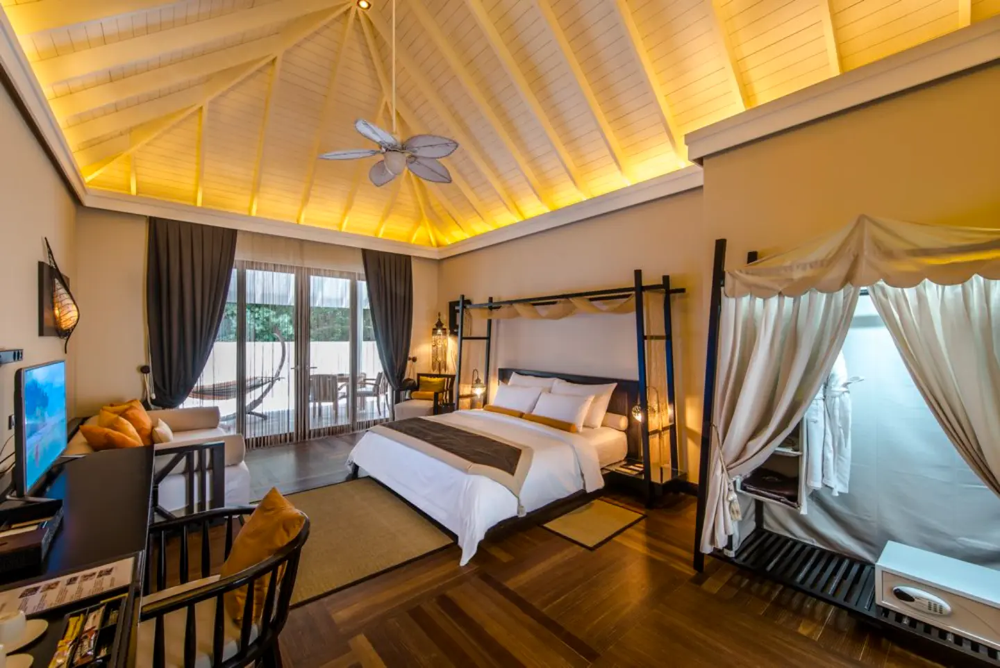 Ayada-Maldives-Rooms-Garden-Villa-Bedroom-Lighting.webp