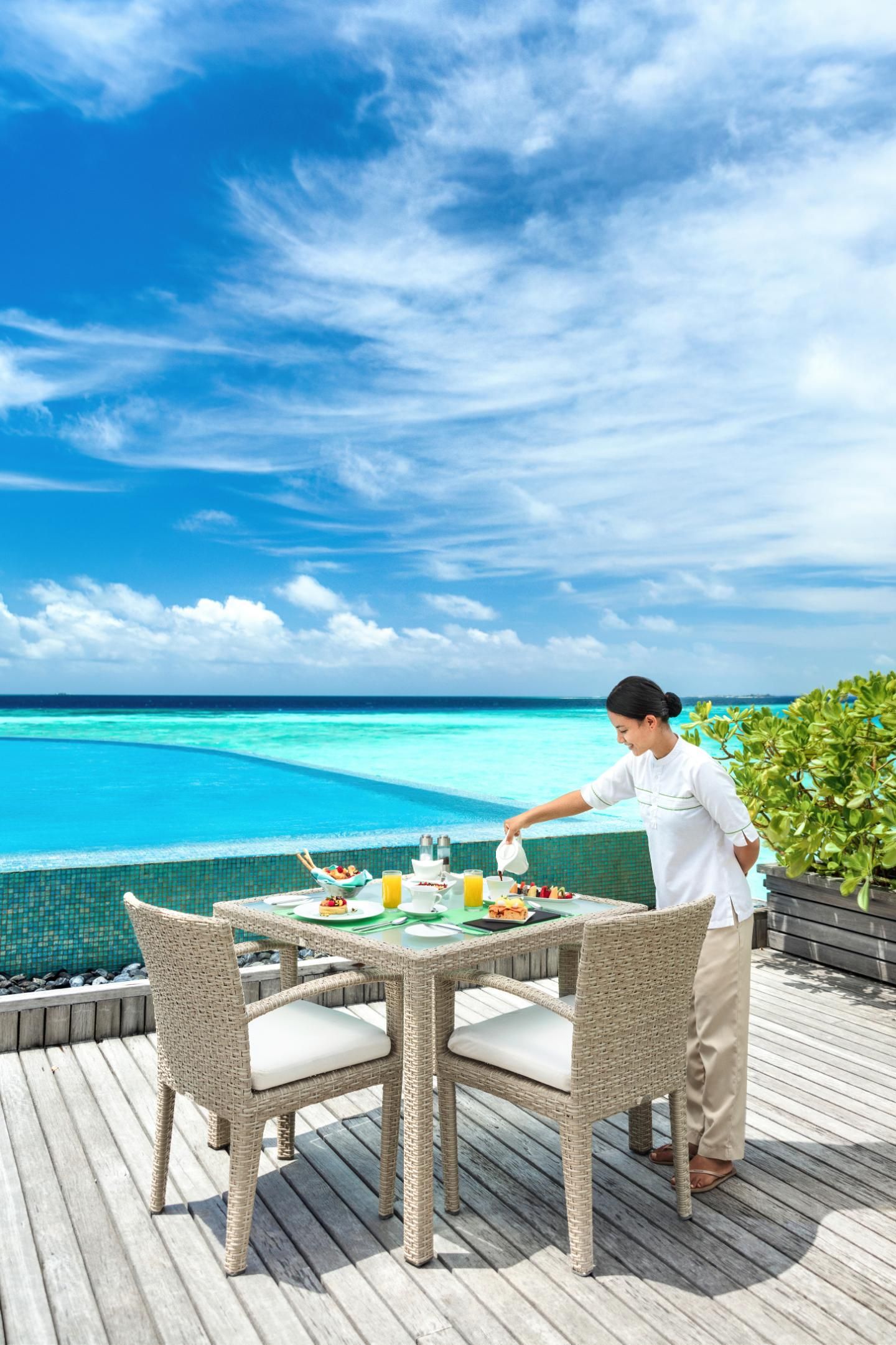 Baros Maldives - Facilities - Restaurants - Lime - Breakfast.jpg