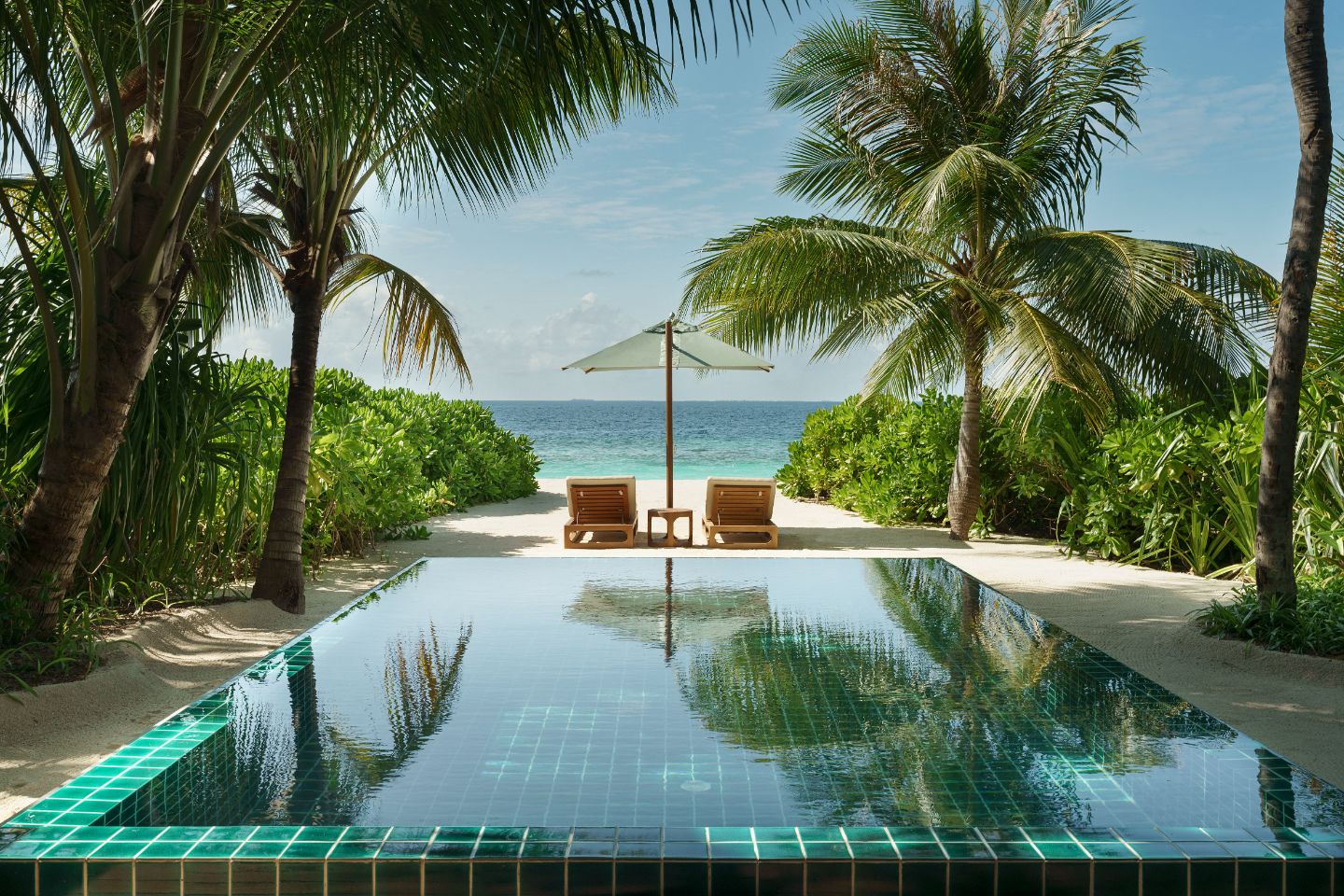 Maldives Holidays and Packages: Luxury Resorts & Honeymoon