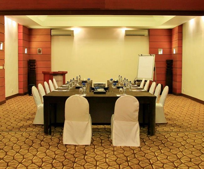 Kurumba-Maldives-Facilities-Events-Meeting-room.jpg