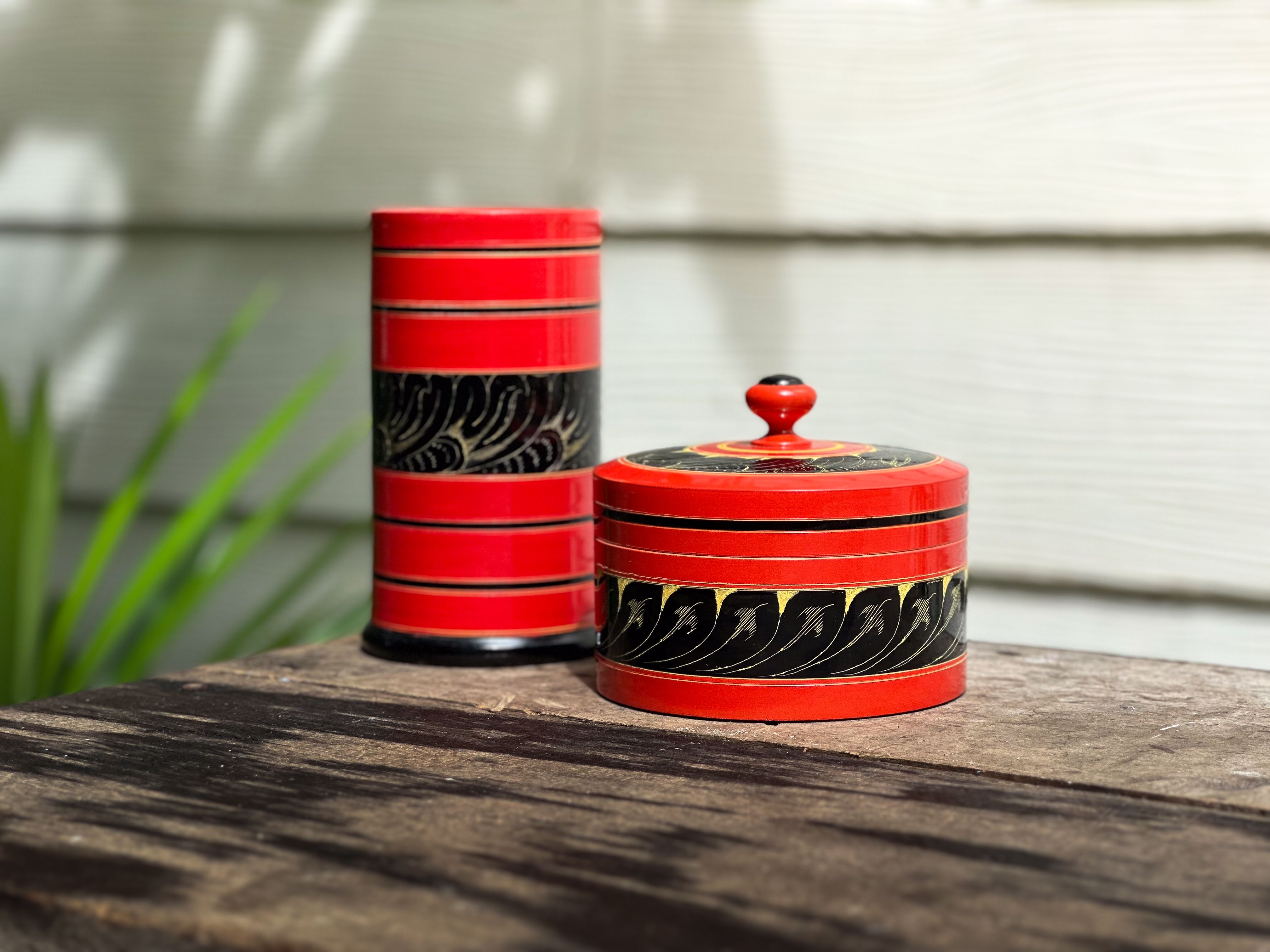 Red and black Maldivian craft lacquer bowl 